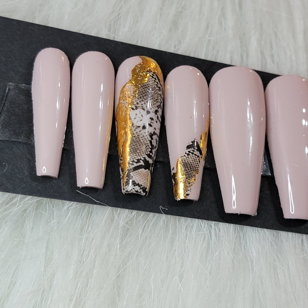 Press on nails - Picture 4 of 8